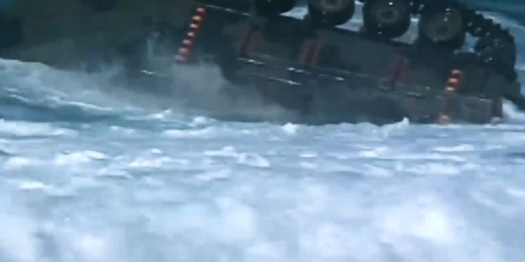 AAV7: «Δε μασάει» από τίποτα το νέο αμφίβιο όχημα των Marines – ΒΙΝΤΕΟ