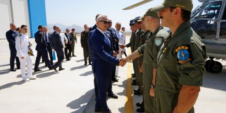 ΥΠΕΘΑ: Παρουσία Αποστολάκη η τελετή προς τιμήν της εταιρείας «ΣΥΝ-ΕΝΩΣΙΣ» – ΦΩΤΟ