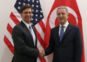 ΝΑΤΟ: Συναντήθηκε με τον Ακάρ ο νέος ΥΠΑΜ των ΗΠΑ
