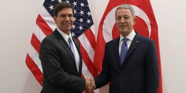 ΝΑΤΟ: Συναντήθηκε με τον Ακάρ ο νέος ΥΠΑΜ των ΗΠΑ