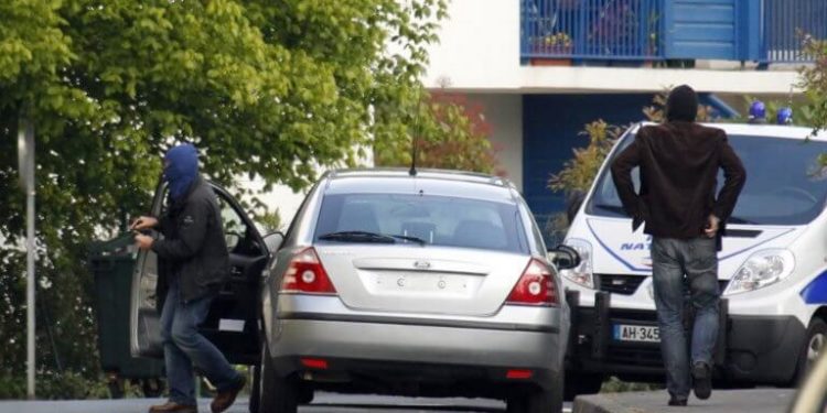 Γαλλία: Πυροβολισμοί έξω από τζαμί – Πληροφορίες για τραυματίες