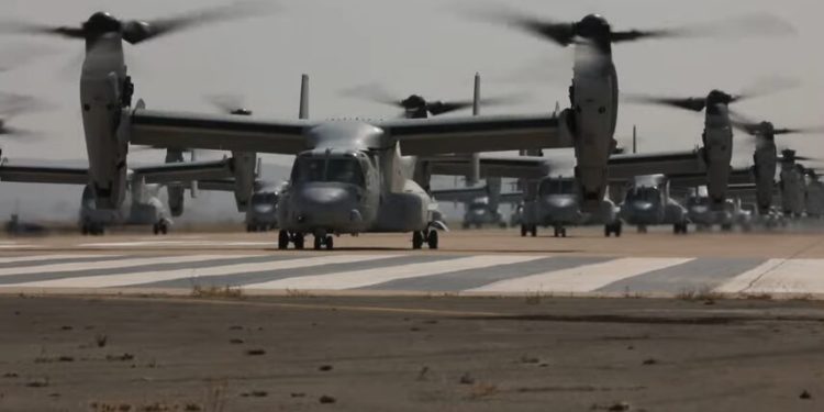Εντυπωσιακό Elephant Walk από 43 αεροσκάφη των Marines – ΒΙΝΤΕΟ