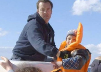 Τα παιδιά του “ήρωα του Αιγαίου” Κυριάκου Παπαδόπουλου υιοθετεί η Βουλή