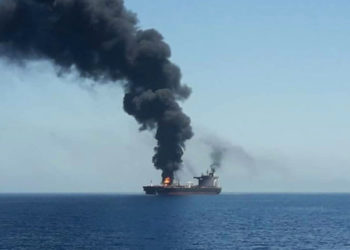 Κόλπος του Ομάν: Εκρήξεις σε tankers – Παρεμβαίνει ο 5ος Στόλος των ΗΠΑ [pics]