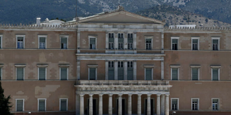 Αφορολόγητο: Η μείωση του τίθεται σήμερα  ενώπιον της Βουλής