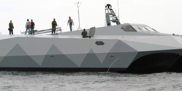 M80 Stiletto: Αποκαλύφθηκε σε νέα πλάνα το προηγμένο stealth πλοίο των ΗΠΑ [pics]