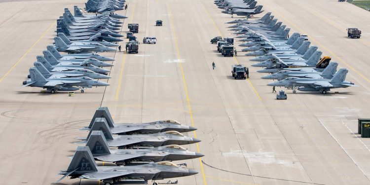 USAF: «Δείχνει τα δόντια» της στην τεράστια άσκηση Northern Lightning [pic]