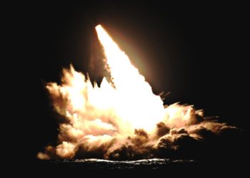 Trident II: Αμερικανικά υποβρύχια εκτόξευσαν βαλλιστικούς πυραύλους [pic]