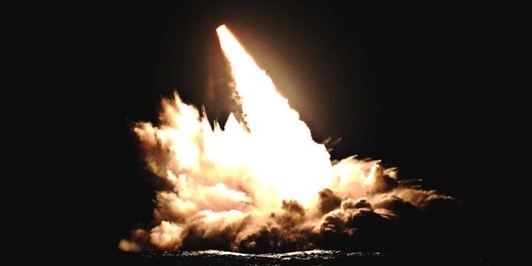 Trident II: Αμερικανικά υποβρύχια εκτόξευσαν βαλλιστικούς πυραύλους [pic]