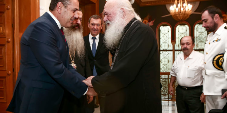 Με τον Αρχιεπίσκοπο Ιερώνυμο συναντήθηκε ο ΥΕΘΑ Ν. Παναγιωτόπουλος [pics]