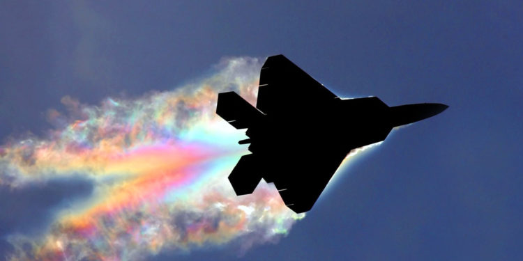 F-22: Το stealth μαχητικό εντυπωσιάζει στην τελευταία εναέρια επίδειξη του [vid]