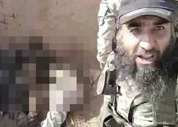 Παγκόσμιο σοκ! Οι «σύμμαχοι» του Ερντογάν βεβηλώνουν το άψυχο κορμί αντάρτισσας των Κούρδων – Σκληρές εικόνες