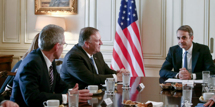 Μητσοτάκης σε Πομπέο: Η Τουρκία παραβιάζει το Διεθνές Δίκαιο