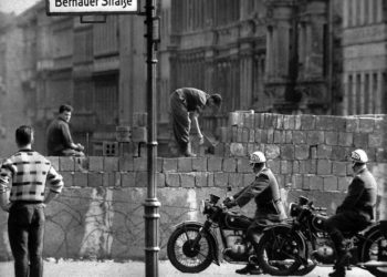 Πτώση του Τείχους του Βερολίνου: Όταν δύο κόσμοι «ενώθηκαν» ξανά