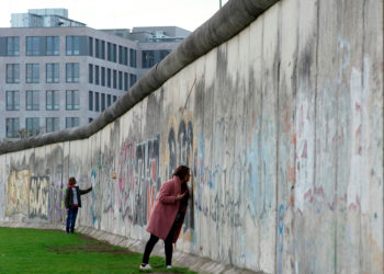 Πτώση του Τείχους του Βερολίνου: Όταν δύο κόσμοι «ενώθηκαν» ξανά