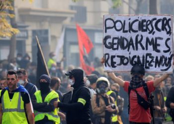 κίτρινα γιλέκα