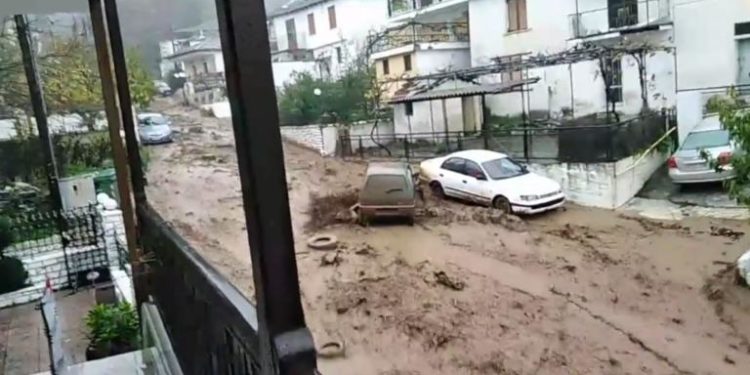 Στην Χαλκιδική κλιμάκιο υπό τον ΥΕΘΑ για τις καταστροφές από τις πλημμύρες