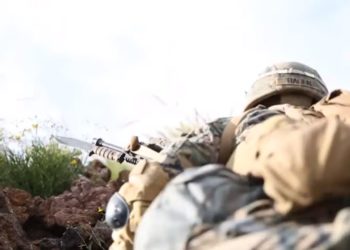 "Εφ' όπλου λόγχη"