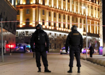 Θρίλερ στη Ρωσία: Έκρηξη στο κέντρο της Μόσχα – Τρεις νεκροί από τους πυροβολισμούς[pic/vid]