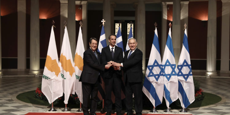 Τριμερής για Τουρκία στη Λιβύη