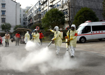 Κοροναϊός: Εικόνες που σοκάρουν στην Κίνα – Νεκροί στους δρόμους!