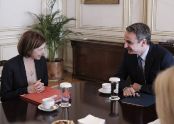 Συνάντηση του πρωθυπουργού με την Γαλλίδα υπουργό Άμυνας [pics]