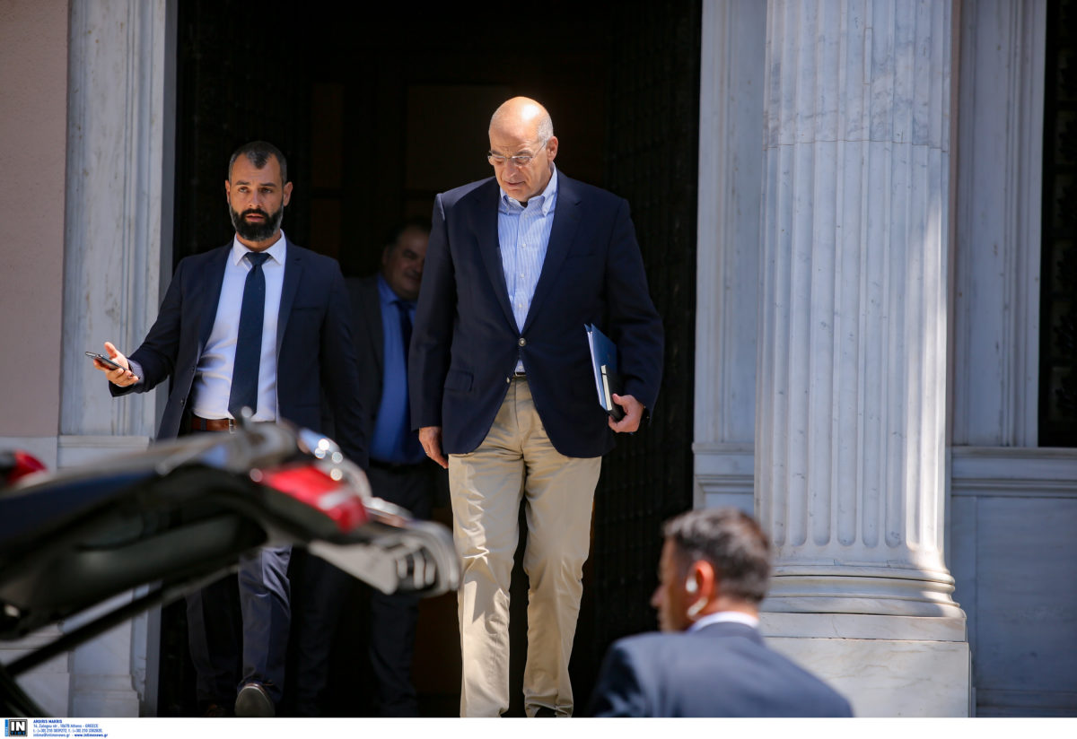 Κούτσης για Δένδια