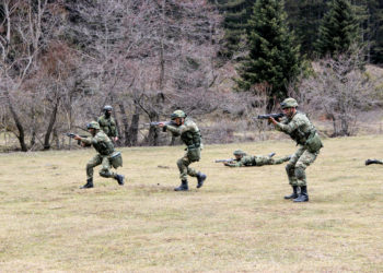 στρατιώτης