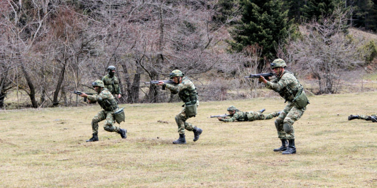 στρατιώτης