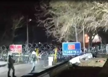 Βίντεο ντοκουμέντο: Άγρια επίθεση στους Έλληνες συνοριοφύλακες από την πλευρά των τουρκικών συνόρων