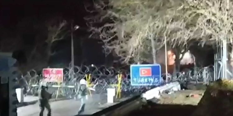 Βίντεο ντοκουμέντο: Άγρια επίθεση στους Έλληνες συνοριοφύλακες από την πλευρά των τουρκικών συνόρων