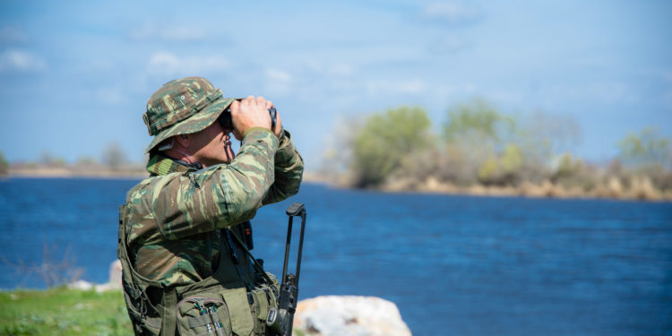 Οι Ένοπλες Δυνάμεις «κρατάνε» τον Έβρο: Εντυπωσιακά βίντεο από τη δράση στα σύνορα (pic/vid)