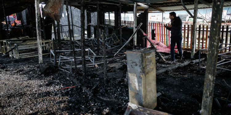 Αλλοδαποί έβαλαν τη φωτιά σε προσφυγικό καταυλισμό στη Μυτιλήνη – Έφτασαν στο νησί γι αυτό τον σκοπό!