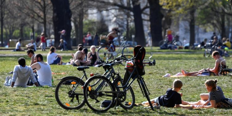 Κατά της χαλάρωσης των μέτρων για τον κορονοϊό η πλειοψηφία των Γερμανών