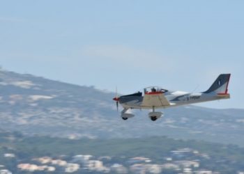 Παραίτηση υπουργού Άμυνας για τη συντριβή εκπαιδευτικού αεροσκάφους