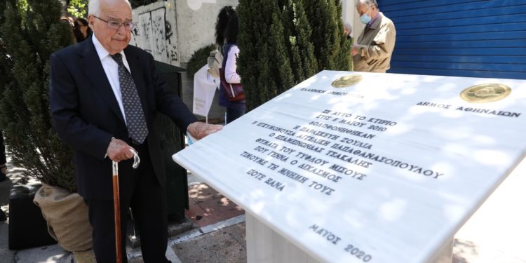 Τελετή μνήμης για τα θύματα της Marfin – ΠτΔ: Τραγικά γεγονότα σαν και αυτό, είναι ασυμβίβαστα με τη δημοκρατική μας παράδοση