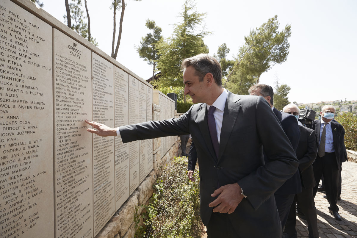 Με την κατάθεση στεφάνου στο Μνημείο Ολοκαυτώματος ολοκλήρωσε το ...