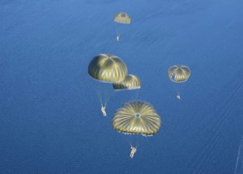 αλεξιπτωτιστή