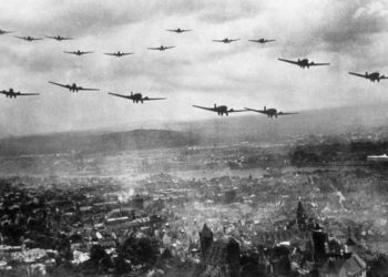 Σαν σήμερα: Το 1940 η Λουφτβάφε βομβαρδίζει το Παρίσι και ο γερμανικός στρατός νικά στη μάχη της Δουνκέρκης