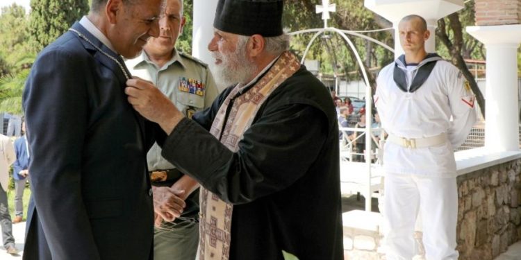 Ο ΥΕΘΑ στο προσκύνημα τμήματος του Τιμίου Σταυρού στον Ι.Ν. Παντανάσσης στο στρατόπεδο «Παπάγου»