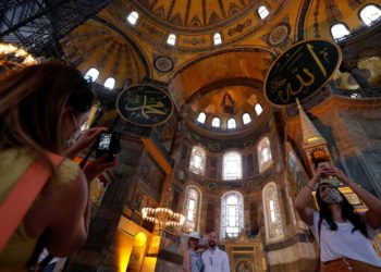 Αγία Σοφία: Έκλεισε για το κοινό το μνημείο – Άρχισαν προετοιμασίες για το τζαμί – Γιατί θα ανοίξει στις 24 Ιουλίου