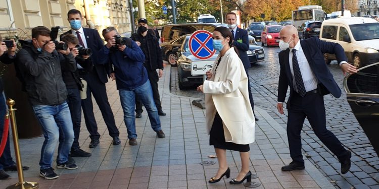 Μακρόν - Τιχανόφσκαγια