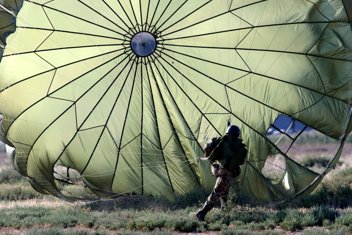 αλεξιπτωτιστή