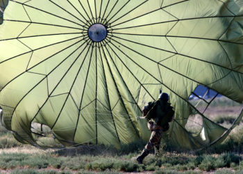 αλεξιπτωτιστή