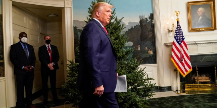 «Αδειάζει» τον Τραμπ ο καθαιρεθείς πρώην επικεφαλής της υπηρεσίας κυβερνοασφάλειας για τα περί «νοθείας» στις εκλογές