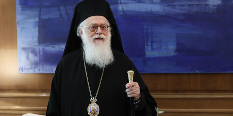 Με C130 μεταφέρεται στην Ελλάδα ο Αρχιεπίσκοπος Αλβανίας Αναστάσιος που προσβλήθηκε από κορονοϊό