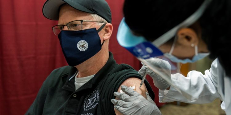 Υπουργός Άμυνας ΗΠΑ - εμβολιασμός