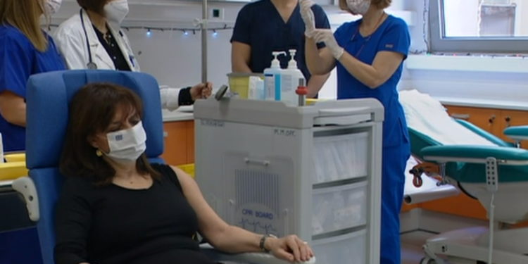 Εμβολιάστηκε κατά του κορονοϊού η Πρόεδρος της Δημοκρατίας