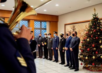 Η ηγεσία του ΥΠΕΘΑ παρακολούθησε εκδήλωση από την Διακλαδική Μπάντα των ΕΔ [vid]