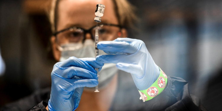 Κορονοϊός: Πότε ξεκινά ο εμβολιασμός για τους άνω των 75 ετών